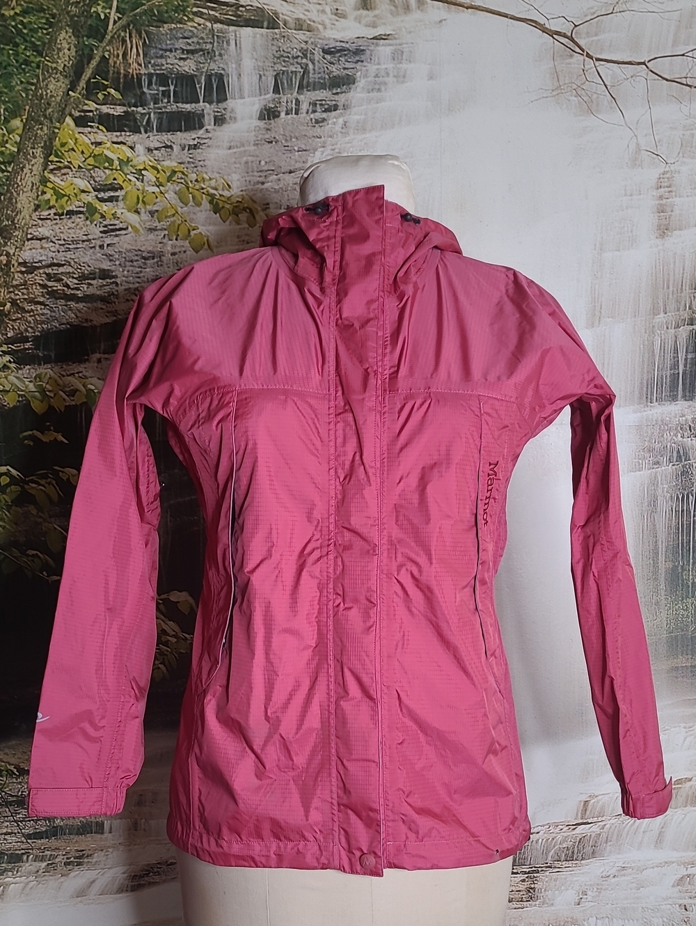 Marmot Womens Small Berry Ultra Lightweight Hooded Rain Jacket